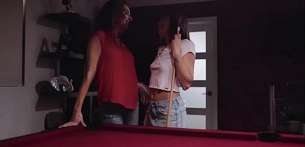  Stepmom teaches her stepdaughter play billiard